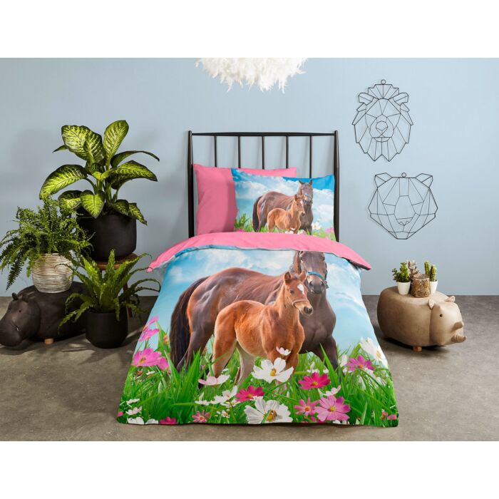 Bettwäsche Pferd und Pfohlen auf einer Blumenwiese main product photo