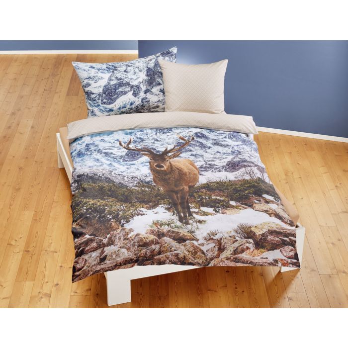 Bettwäsche Hirsch in verschneiten Bergen main product photo